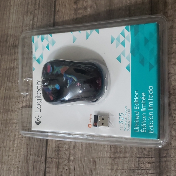 Logitech M 325 Wireless Optical Mouse with Designed-For-web scrolling. - Picture 1 of 6